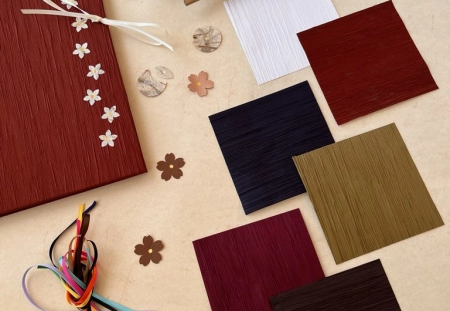 Reliure en soie, les liens de la Mémoire, apprendre à relier, cours de reliure à Caen, atelier de reliure en normandie, initiation à la reliure à Caen, faire soi-meme un carnet, créer un carnet, reliure japonaise, dorure, cuir, - Atelier de reliure à Caen